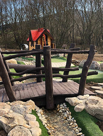 Water element at Erlebins Minigolf